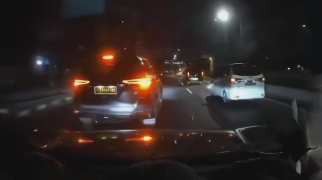 Mobil Toyota Fortuner plat dinas palsu. Dok. Instagram